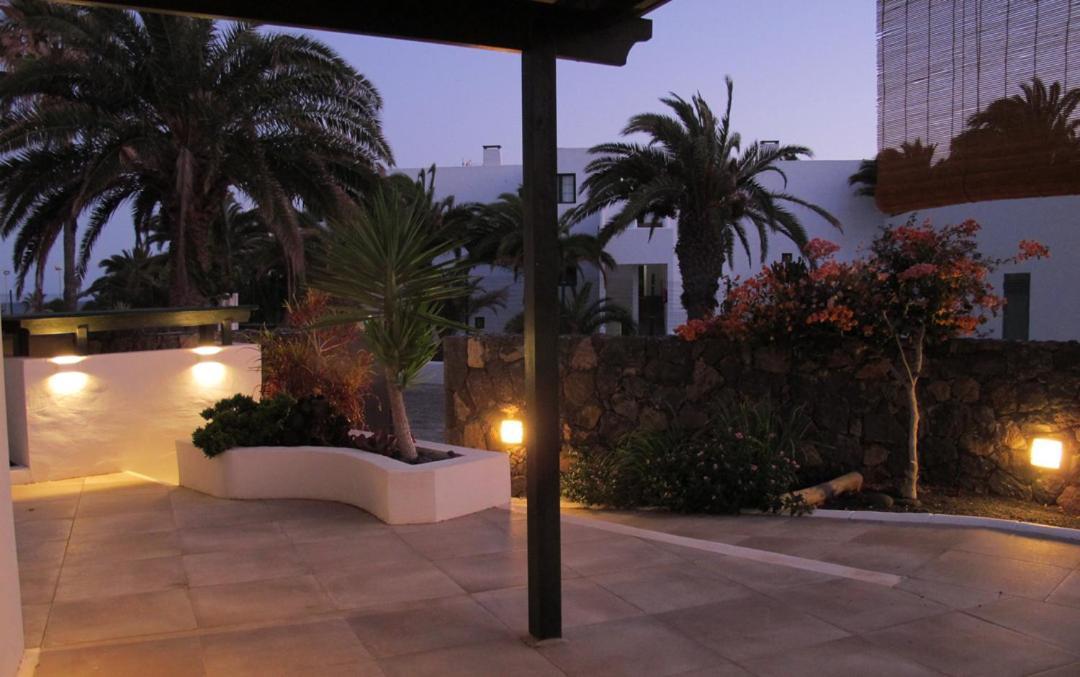Bungalow Goa Pool View, Playa Roca Residence Sea Front Access - Free Ac - Wifi Costa Teguise Dış mekan fotoğraf