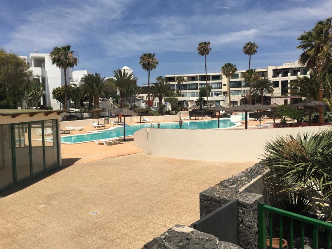 Bungalow Goa Pool View, Playa Roca Residence Sea Front Access - Free Ac - Wifi Costa Teguise Dış mekan fotoğraf