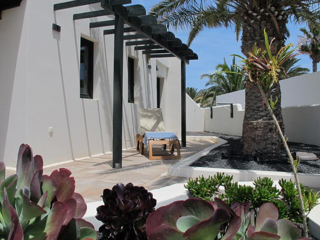 Bungalow Goa Pool View, Playa Roca Residence Sea Front Access - Free Ac - Wifi Costa Teguise Dış mekan fotoğraf